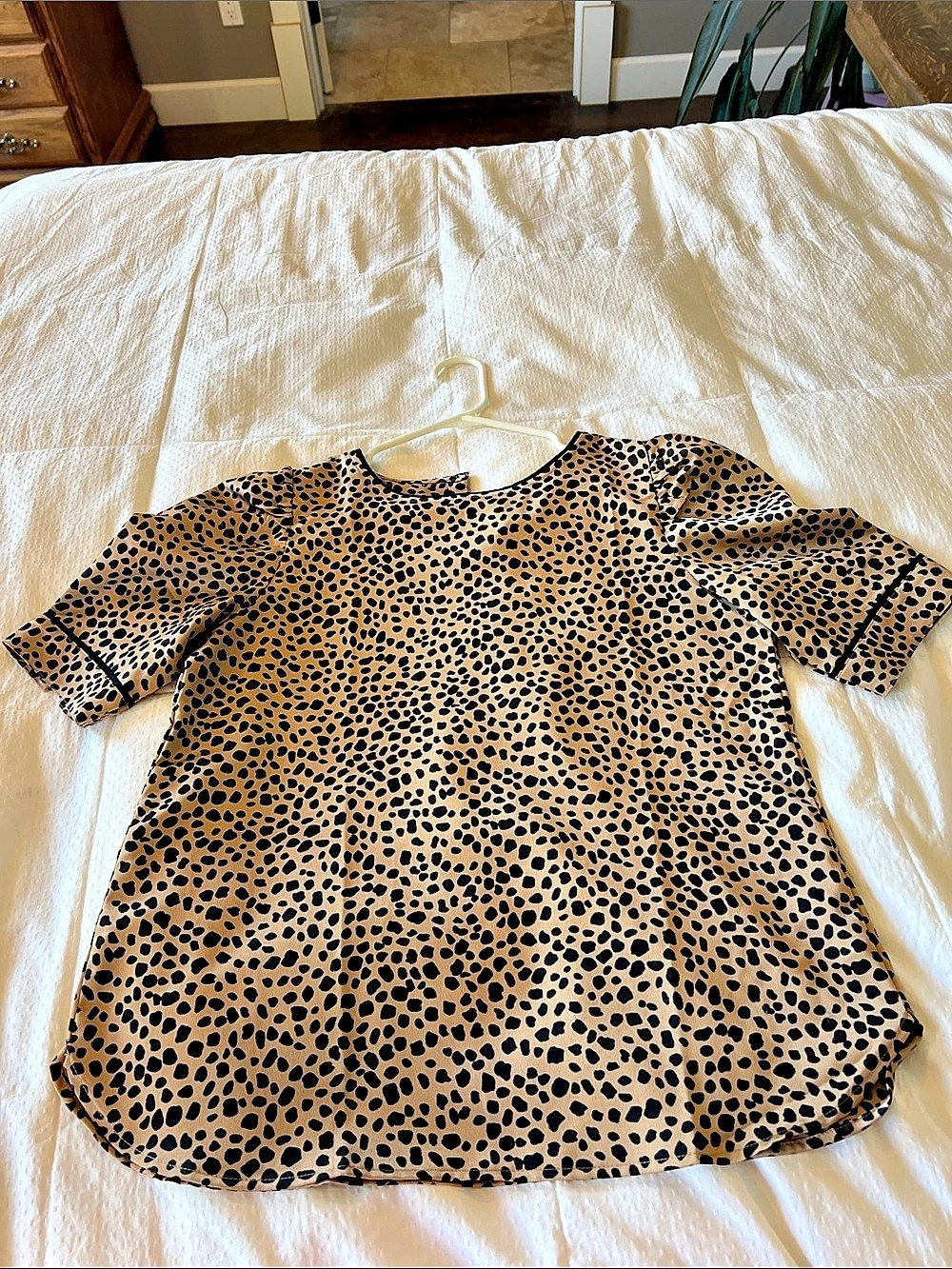LOFT Leopard Print Short Sleeve Blouse with Black Trim Top Size Small